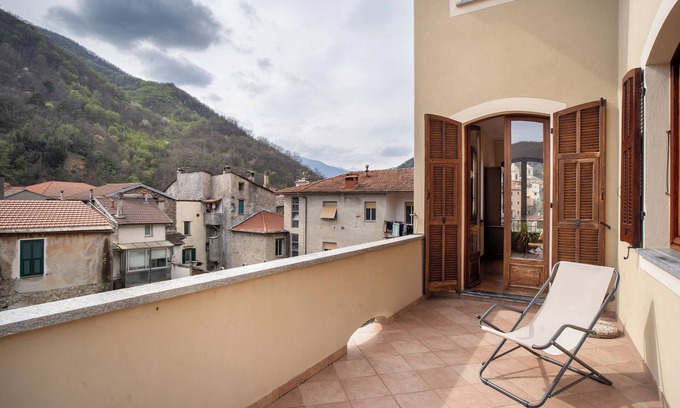 Vessalico Appartement | Appartement "Lilli" avec vue sur les montagnes, terrasse privée et Wi-Fi