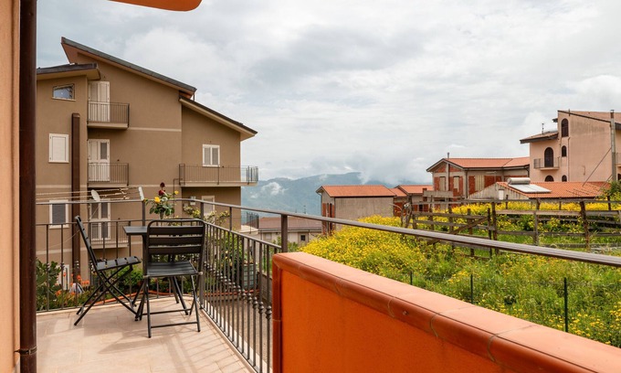 Tusa Appartement | Apartment 'Luna Calante' with Sea View, Wi-Fi and Air Conditioning