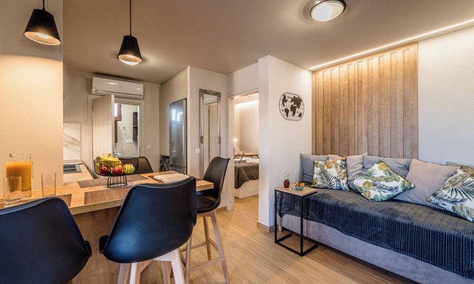 Nea Alikarnassos Appartement | Apartment 'Maria's Roof Garden' with Shared Terrace, Wi-Fi and Air Conditioning