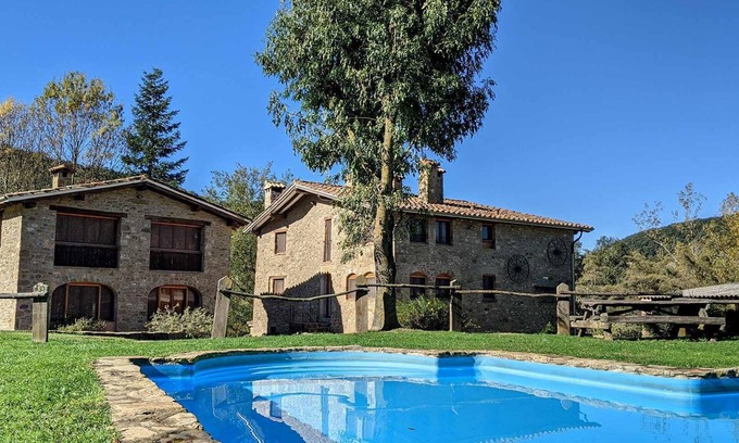 Santa Pau Appartement | Apartment 'Mas El Carrer - Blanc' with Shared Pool, Shared Garden and Wi-Fi