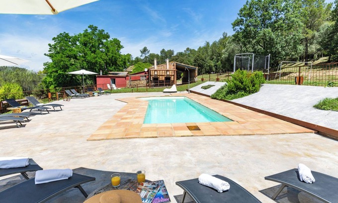 Madremanya Appartement | Apartment 'Mas Tarres L'acacia Only Adults' with Mountain View, Wi-Fi and Air Conditioning