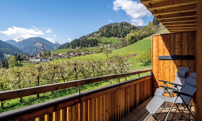 San Pancrazio Appartement | Appartement 'Mayrhof in the Cherry Garden' avec vue sur montagne et balcon