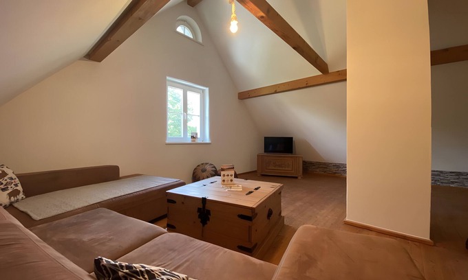 Ravensburg Appartement | Apartment 'Mit Giebelzimmer' with Shared Garden and Wi-Fi