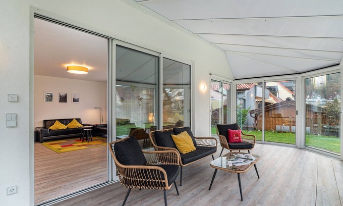 Calmbach Appartement | Appartement "Mit Wintergarten" avec terrasse privée, jardin privé et Wi-Fi