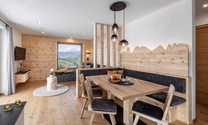 Funes Appartement | Appartement 'Mittermanting' avec vue sur la montagne, terrasse privée et Wi-Fi