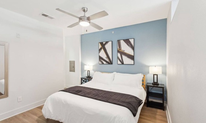 Deep Ellum Appartement | Apartment Near Baylor Med with Pool, Gym, and Parking