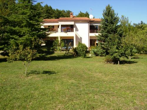 Marceljani Appartement | Apartment Neda Z-velika okućnica, besplatni parking i optički wi-fi