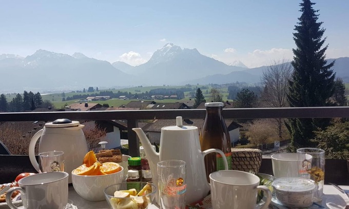 Enzensberg Appartement | Appartement "Neuschwanstein-blick" avec vue sur le lac, jardin partagé et Wi-Fi