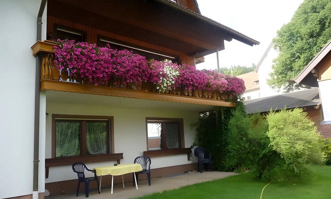 Urach Appartement | Apartment 'Nr 1 Dg' with Shared Garden, Balcony and Wi-Fi