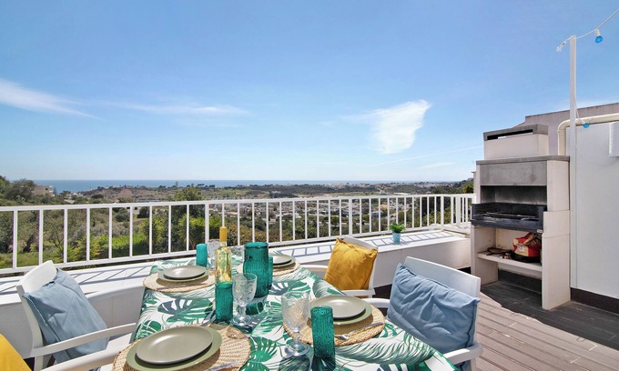 Patio Appartement | Appartement "Ocean View Hakuna Matata" avec piscine partagée et Wi-Fi