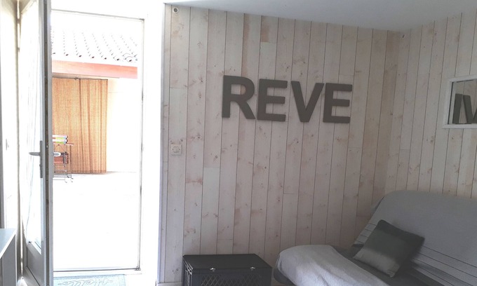 La Rochelle Appartement | Appartement de 28 m² sur courette ensoleillée.