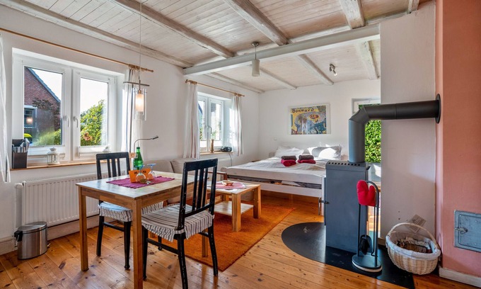 Pries Appartement | Appartement "Öko Fewo Sturmmöwe" avec terrasse privée, jardin privé et Wi-Fi