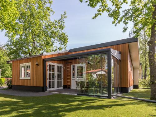 De Bult Chalet De Ski | Apartment on a holiday park in Overijssel