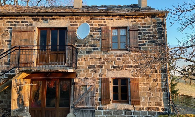 Les Vastres Maison | Apartment on the first floor of an old stone barn