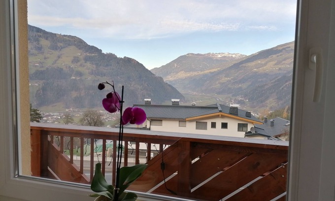 Hainzenberg Appartement | Apartment on the mountain and yet central