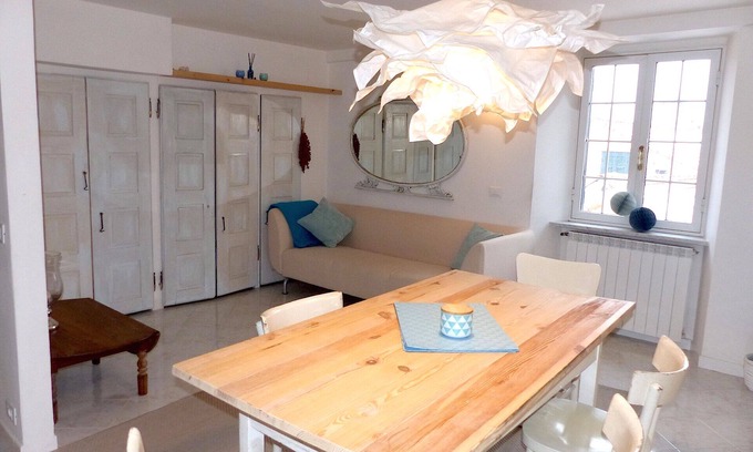 Imperia Appartement | Prix de lancement: APPARTEMENT À PARASIO: dans la vieille ville calme, à pied de la plage