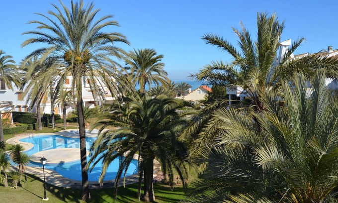 Almadrava Beach Appartement | Appartement directement sur la mer avec Wifi, 2 chambres, 2 climatisation, 2 piscines, vue montagne et mer