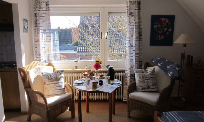 Norddeich Appartement | Appartement à l'étage supérieur dans un endroit calme avec jardin