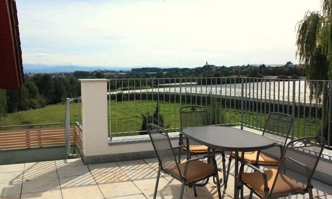 Ailingen Appartement | Appartement "Pano" avec jardin privé, balcon et Wi-Fi