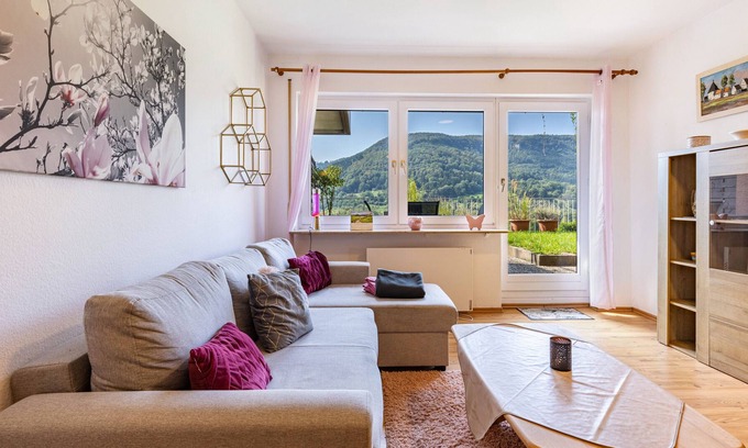Bad Urach Appartement | Apartment "Panoramablick" with Private Garden & Wi-Fi