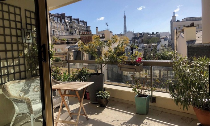 16th Arrondissement Appartement | Apartment Paris XVI, 8 minutes walk from the TROCADERO, terrace and view of the EIFFEL TOWER