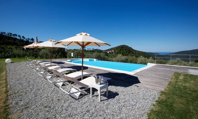 Deiva Marina Appartement | Apartment 'Pendolino' with Mountain View, Wi-Fi and Air Conditioning