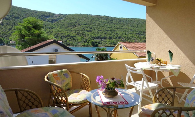 Grebastica Appartement | Appartement Perisa by Interhome