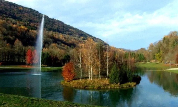 Allevard Appartement | Apartamento 'Petit Nid Entre Lac Et Montagnes' con piscina compartida, jardín privado y Wi-Fi