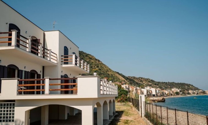 Marina di Caronia Maison | Appartement Pinta by Interhome