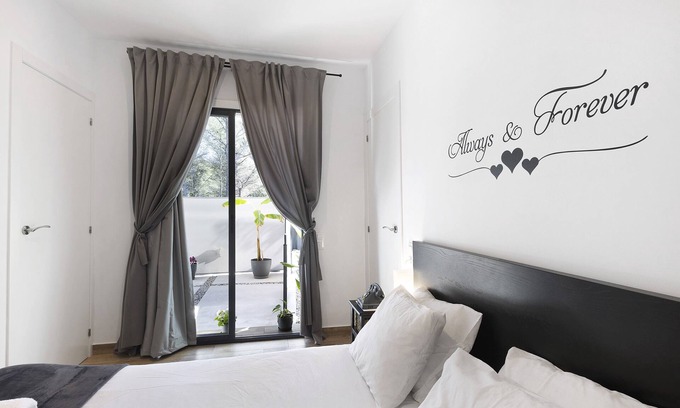 Vallpineda Appartement | Apartment 'Precioso Sitges' with Private Terrace, Wi-Fi and Air Conditioning