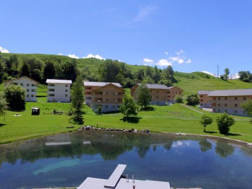 Rueun Appartement | Apartment Pradas Resort - 2-5 Zimmer Premium by Interhome