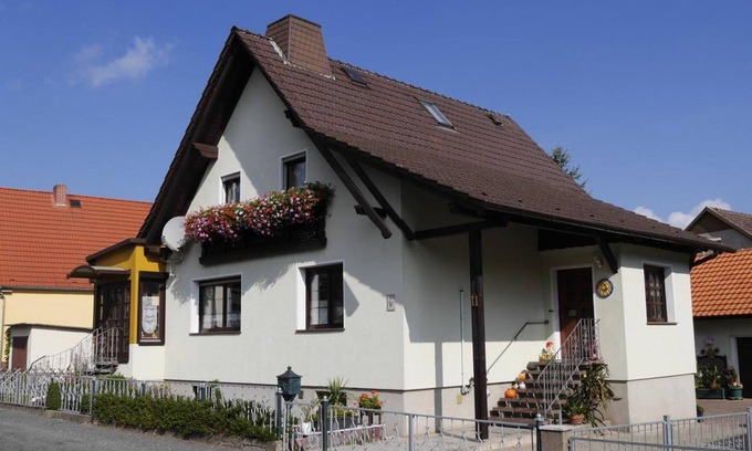 Sondershausen Appartement | Apartment 'Private Fam Wölke' with Mountain View, Private Garden and Wi-Fi