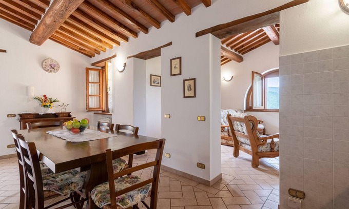Lisciano Niccone Autre | Appartement 'Pugnano Alto- Girasole' avec piscine partagée, terrasse privée et Wi-Fi