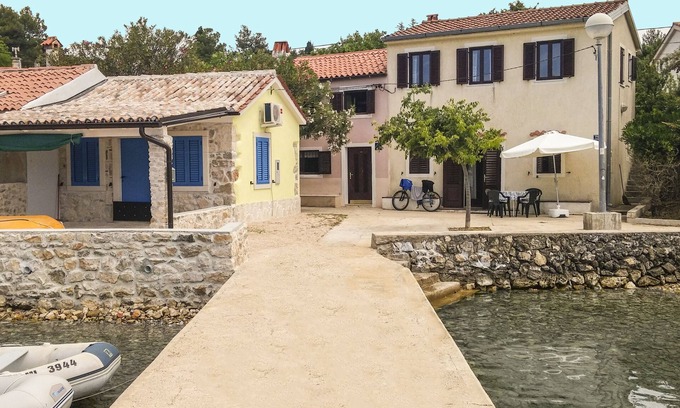 Punta Kriza Appartement | Apartment Punta Orange, only 5m from the sea, the island of Cres