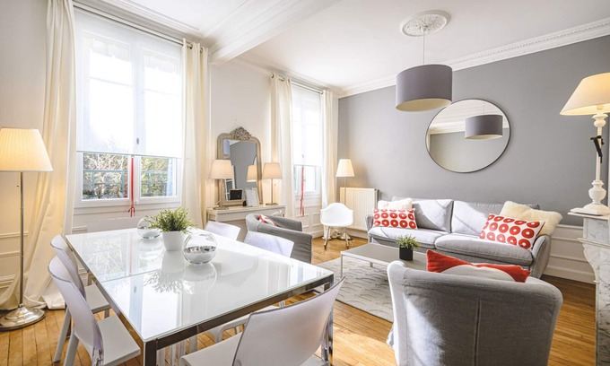 Reims City Centre Appartement | JARDIN PRIVATIF ! 84 m2 pied de la CATHEDRALE REIMS emplacement exceptionnel !