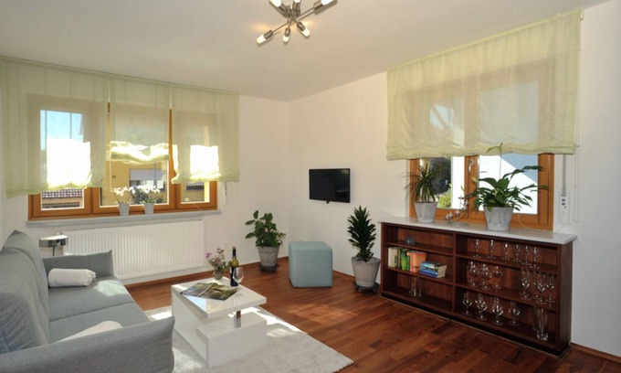 Karlsbad Appartement | Appartement 'Refugium' avec terrasse partagée et Wi-Fi