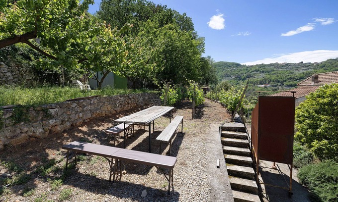 Gorra Appartement | Apartment 'Riposo E Relax Al Mare' with Mountain View, Private Terrace and Wi-Fi