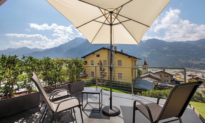 Senin Appartement | Appartement "Robert" avec vue sur les montagnes, balcon et Wi-Fi