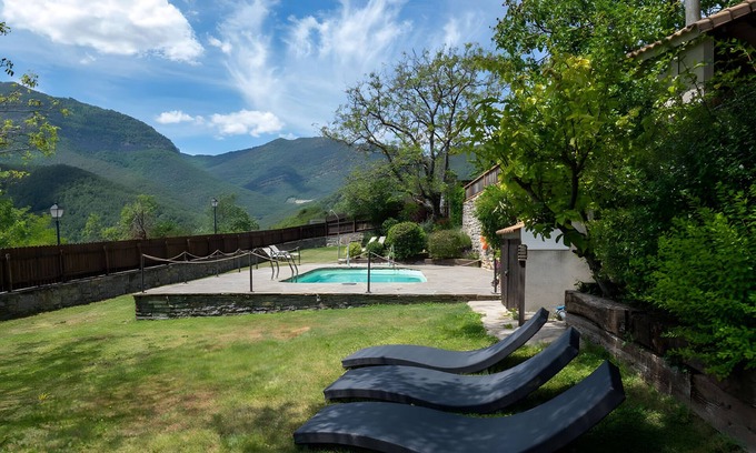 Lardies Appartement | Appartement 'Roble' avec vue sur les montagnes, piscine partagée et Wi-Fi