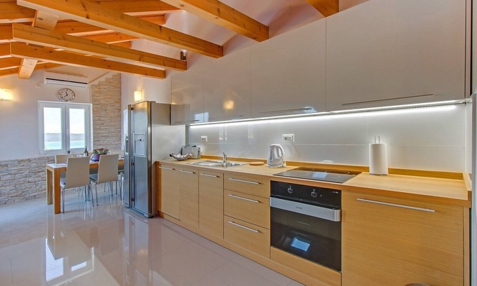 Nerezine Appartement | Apartment ROSE with large heated pool 50m2 and sea view