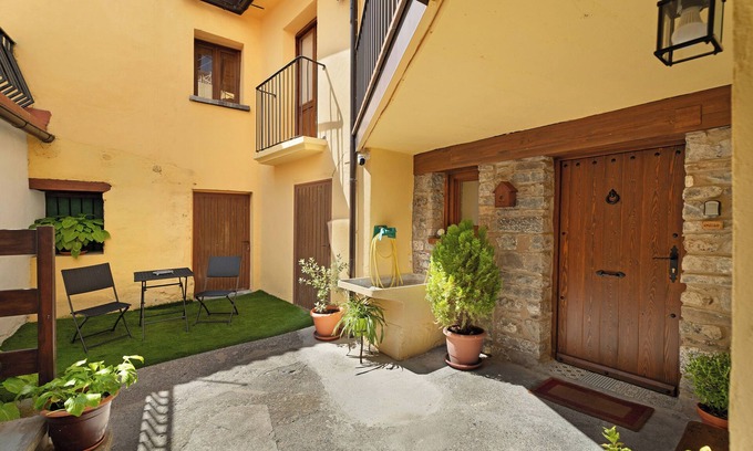 Torla Appartement | Appartement 'Apartamento Rural Ordiso' avec vue sur les montagnes, terrasse privée et Wi-Fi