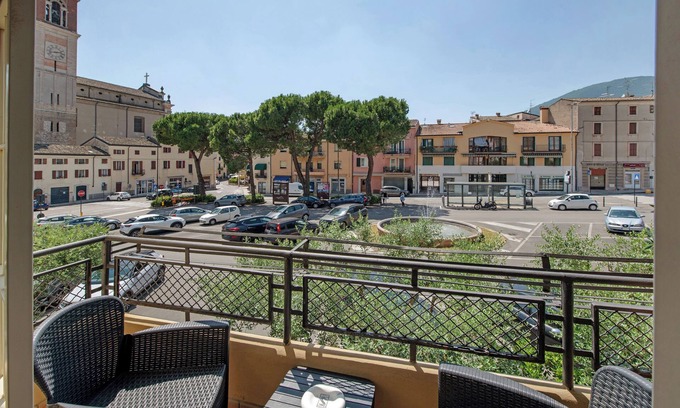 Caprino Veronese Appartement | Apartment 'Sandrina' with Balcony, Wi-Fi and Air Conditioning