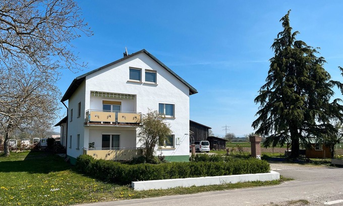 Breisach Appartement | Appartement "Schwarzwaldblick" avec terrasse privée, jardin privé et Wi-Fi
