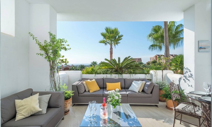 New Golden Mile Appartement | Appartement avec vue sur mer et montagne, piscine, Wi-Fi, terrasse et jardin