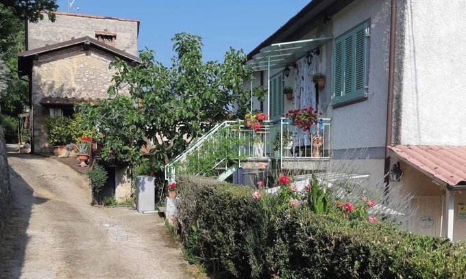 Stazzema Appartement | Apartment - Sleeps 2, Balcony & Parking