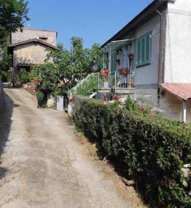 Stazzema Appartement | Apartment - Sleeps 2 Balcony & Parking