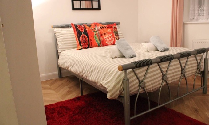 Alibon Appartement | Impeccable spacious 1-Bed Apart in London Dagenham