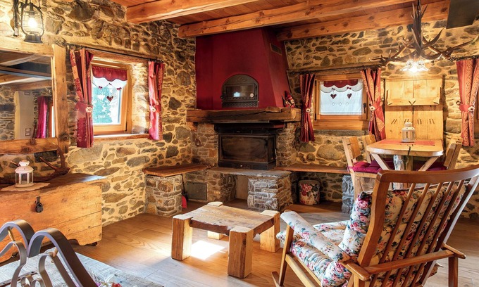 Monno Appartement | Apartment 'Soggiorno Con Camera Deluxe' with Mountain View, Private Terrace and Private Garden