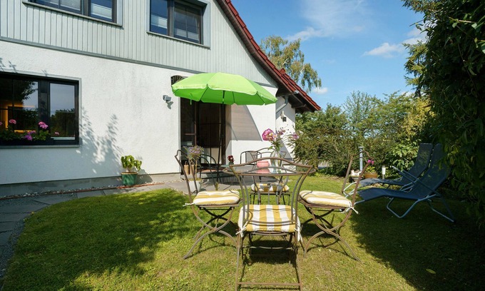 Putbus Appartement | Apartment 'Sonnenblick' with Private Terrace, Private Garden and Wi-Fi