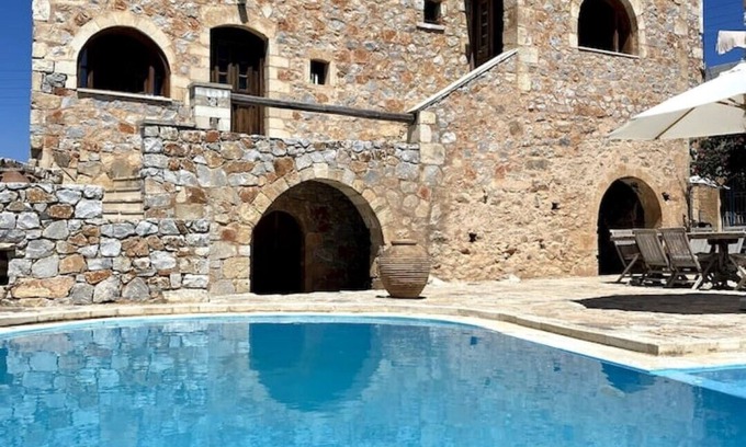 Kefalas Appartement | Apartment Stella in a traditional stone villa